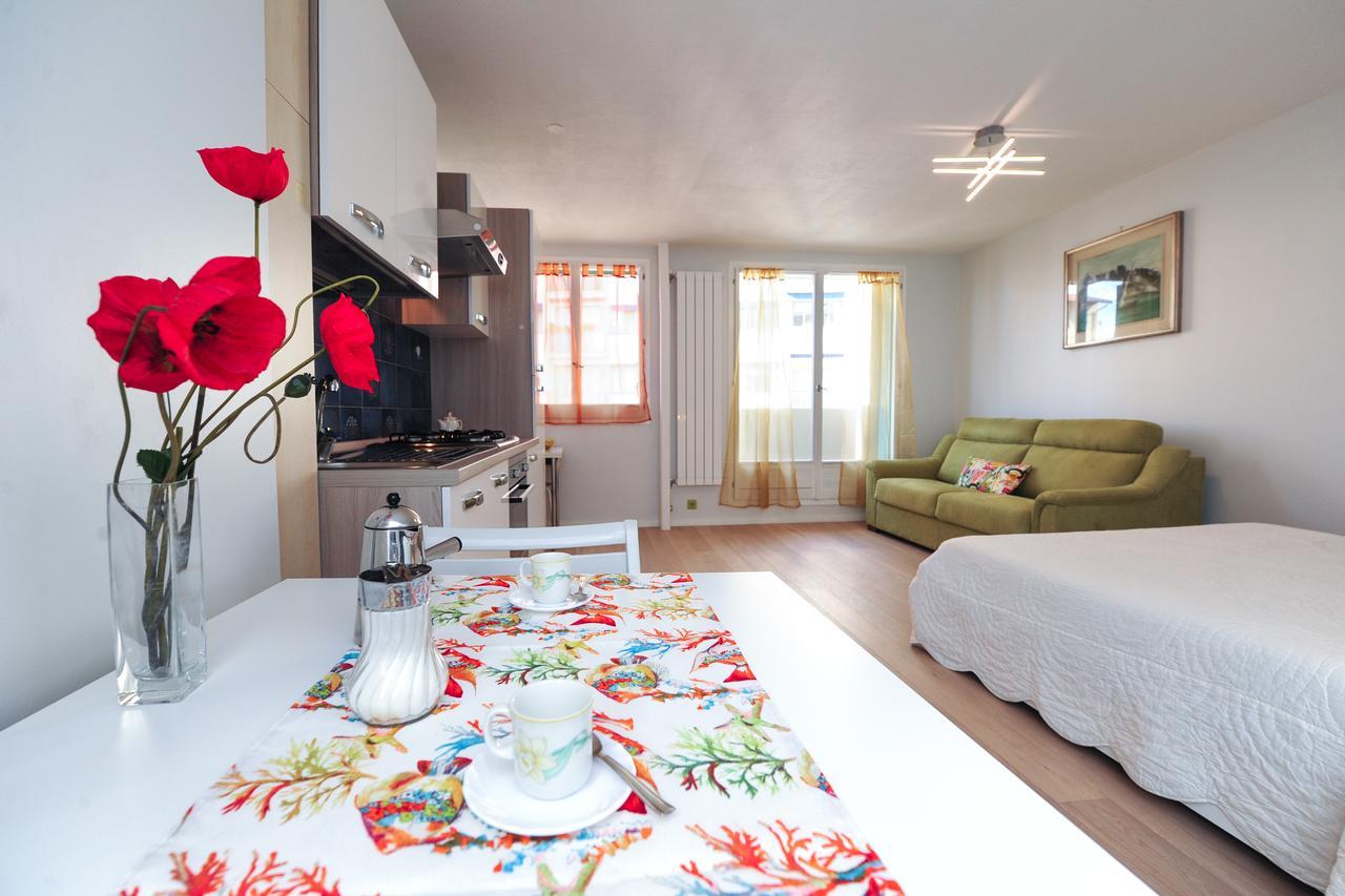 Blue Lagon Five Stars Holiday House 니스 외부 사진